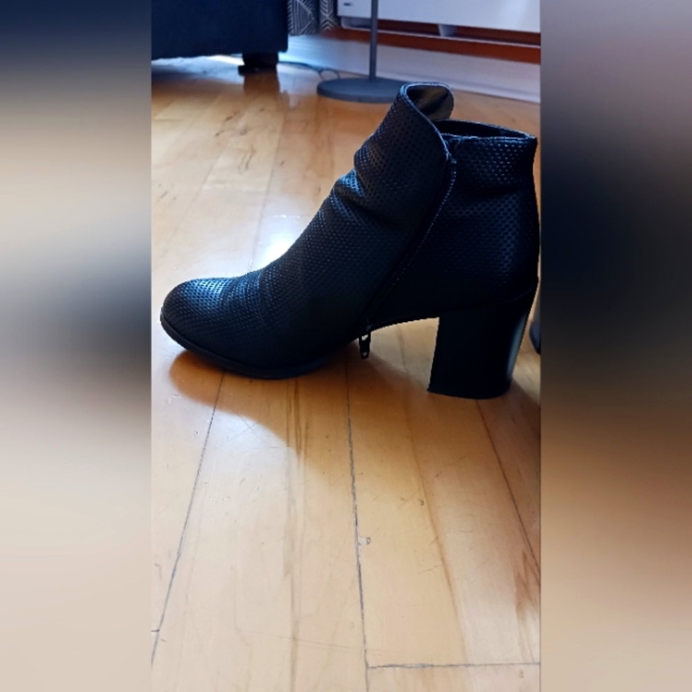 Naturalizer Ankle Boots